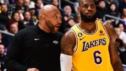 开云官网-哈姆与湖人球员矛盾加剧 詹姆斯换帅戏码或再上演