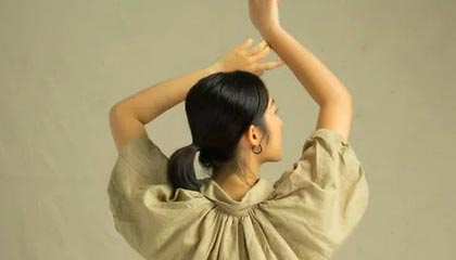 超三联赛社媒分享精彩瞬间：主教练不光已热身，还真上场了